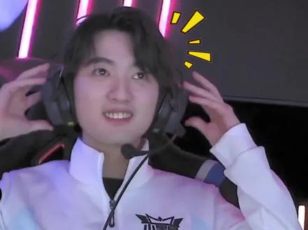 T1晒照：为纪念Faker入选名人堂 Mercedes-Benz制作了新车