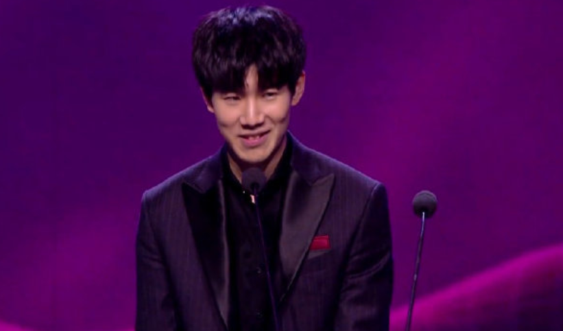 如果传闻是真的， JD Gaming 的新赛季阵容包括 Ale ， Xun ， Scout ， Peyz ， MISSING 。