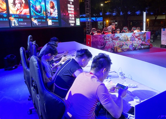 【战报】重庆狼队 3-0 XYG：重庆狼队零封XYG，向鱼金蝉首秀展现强劲实力