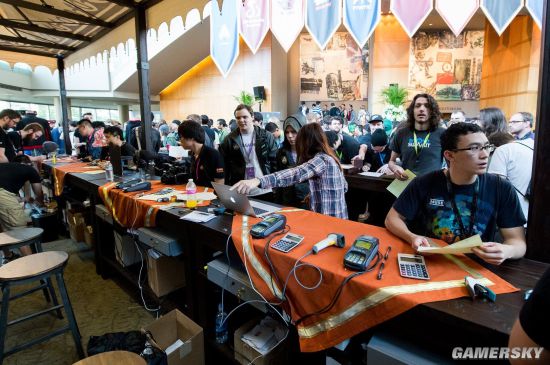 NAVI 将与 B8 比赛；争夺 2025 年 StarLadder 布达佩斯 Major 第 3 阶段的名额